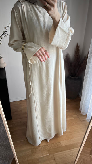 Fließendes Wickelkleid