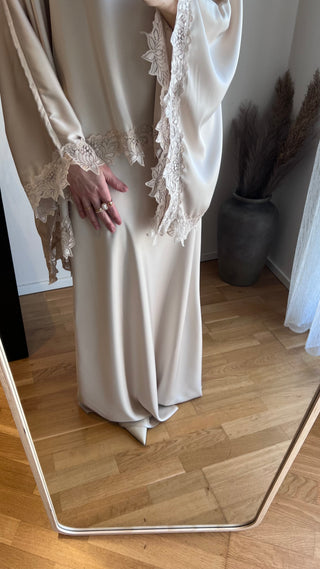 Zweiteiler mit Spitze