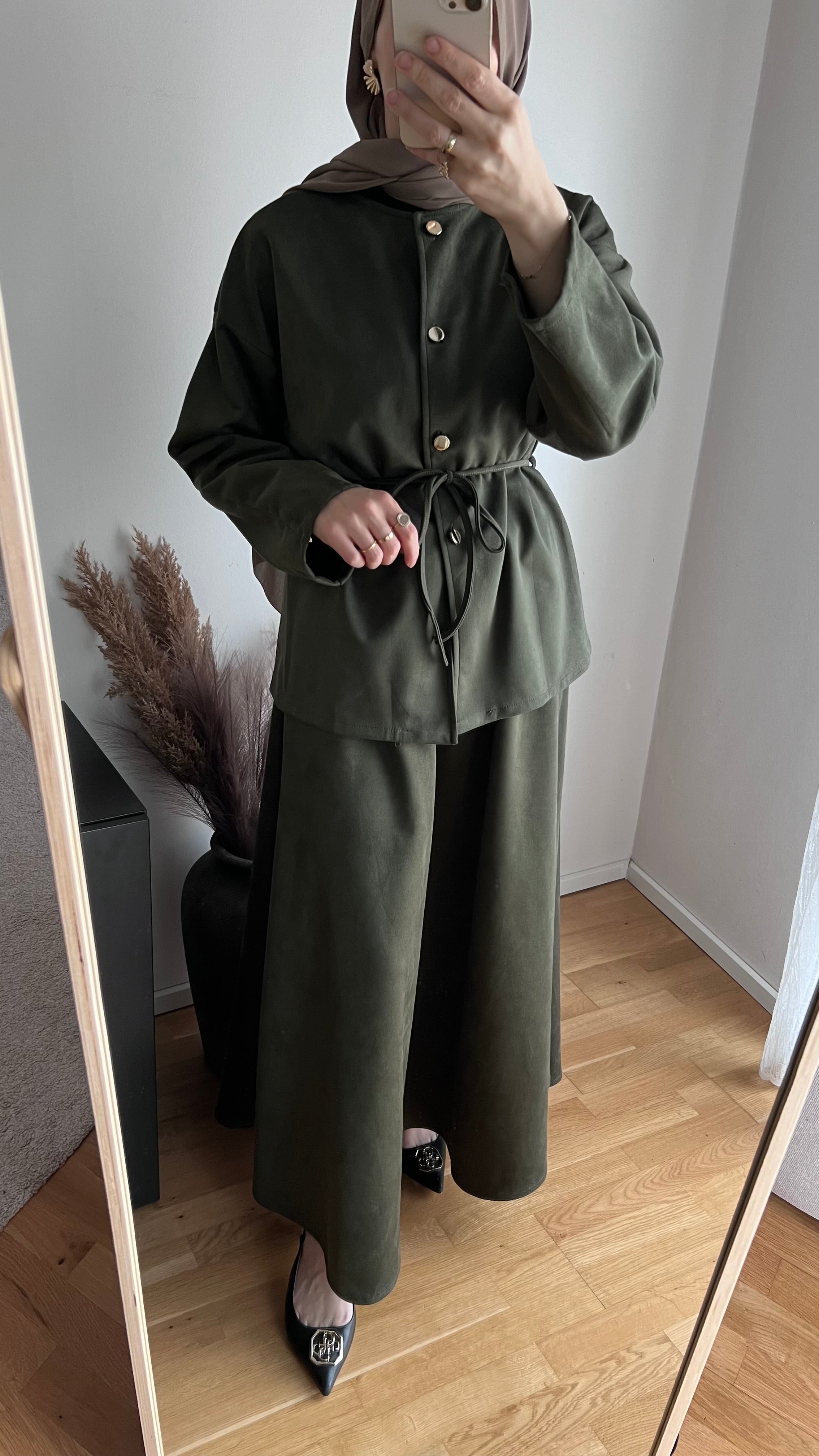 Zweiteiler in Wildlederoptik