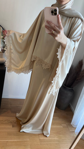 Zweiteiler mit Spitze