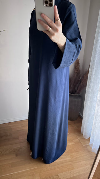 Fließendes Wickelkleid