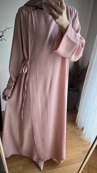 Fließendes Wickelkleid