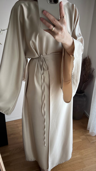Wickelkleid aus Satin