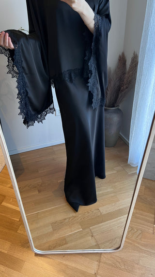 Zweiteiler mit Spitze