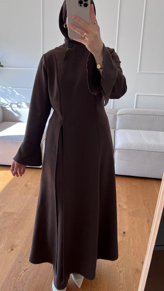 Eleganter Zweiteiler mit seitlichem Schlitz