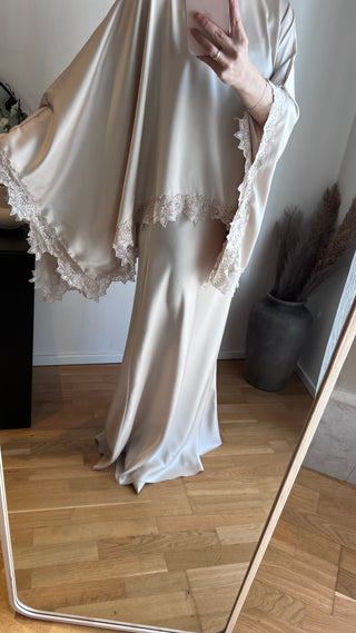 Zweiteiler mit Spitze