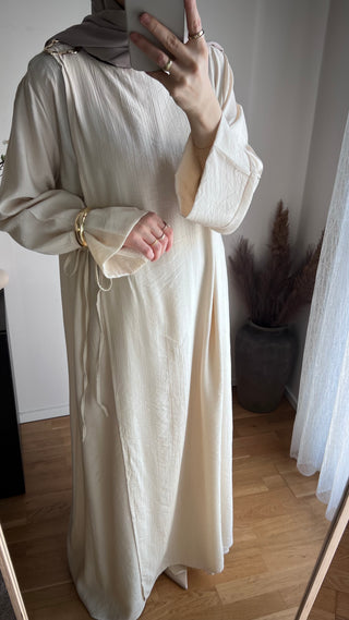 Fließendes Wickelkleid