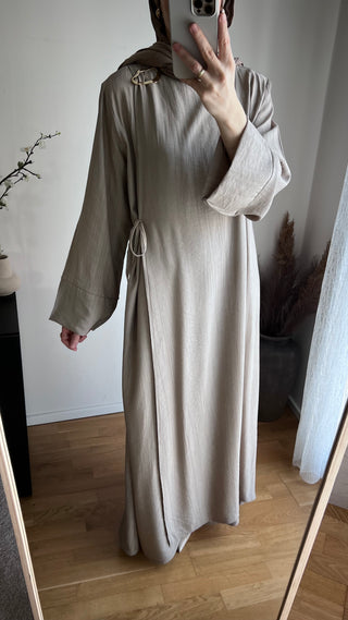 Fließendes Wickelkleid