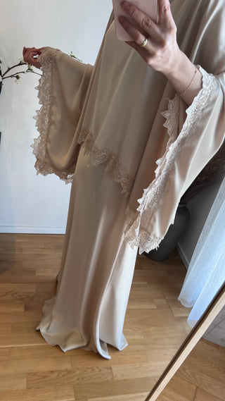 Zweiteiler mit Spitze