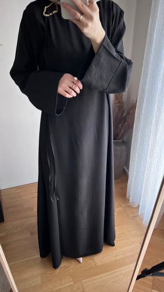 Fließendes Wickelkleid