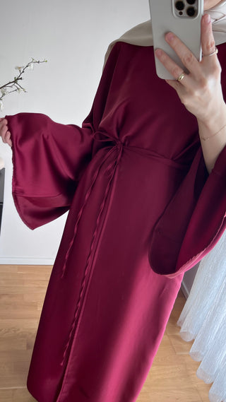 Wickelkleid aus Satin