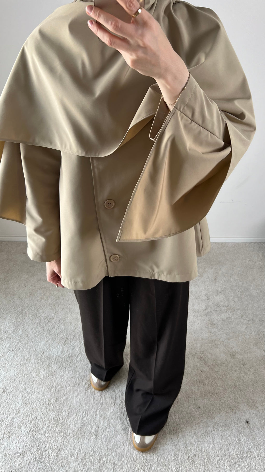 Arla | Trench coat with cape