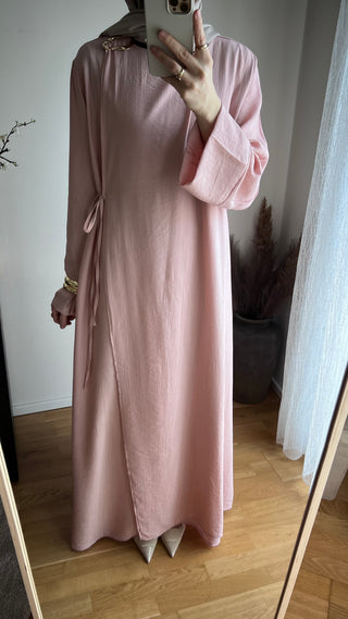 Fließendes Wickelkleid