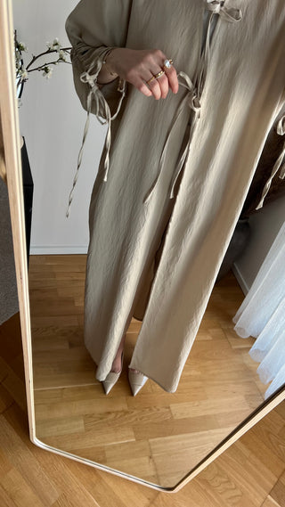 Layer Abaya mit Bindeschleife