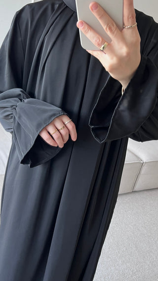 Maxikleid mit Volantärmeln