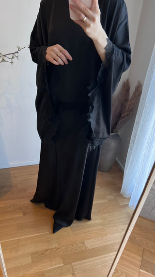 Zweiteiler mit Spitze