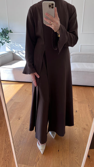 Eleganter Zweiteiler mit seitlichem Schlitz