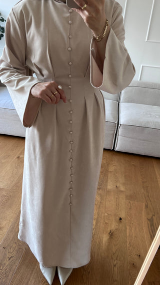 Kleid mit Knopfdetail