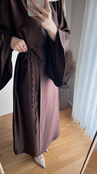 Wickelkleid aus Satin