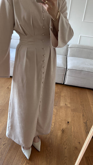 Kleid mit Knopfdetail