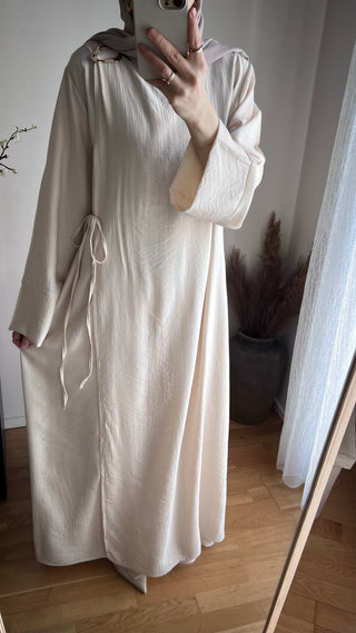 Fließendes Wickelkleid
