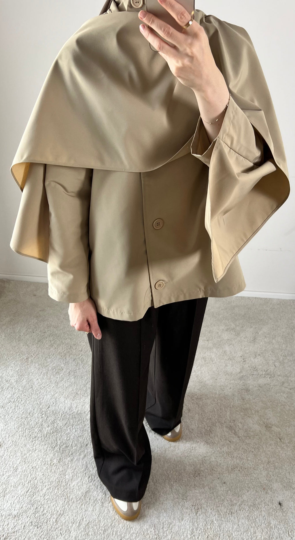 Arla | Trench coat with cape