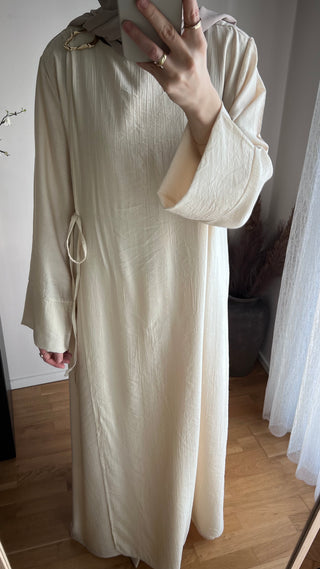 Fließendes Wickelkleid
