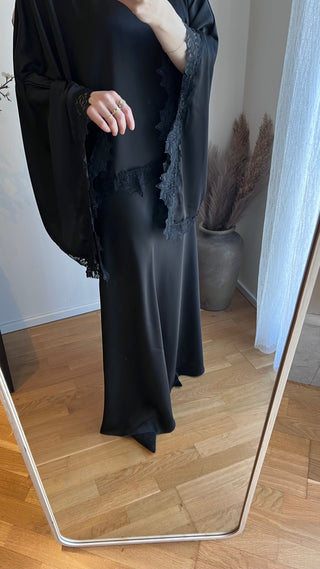 Zweiteiler mit Spitze