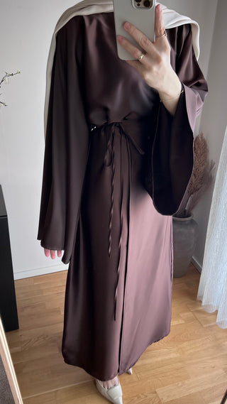 Wickelkleid aus Satin