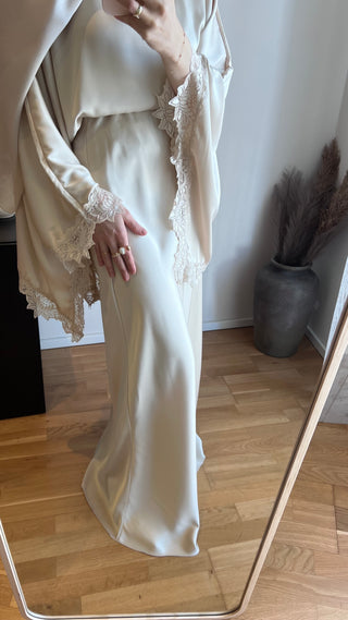 Zweiteiler mit Spitze