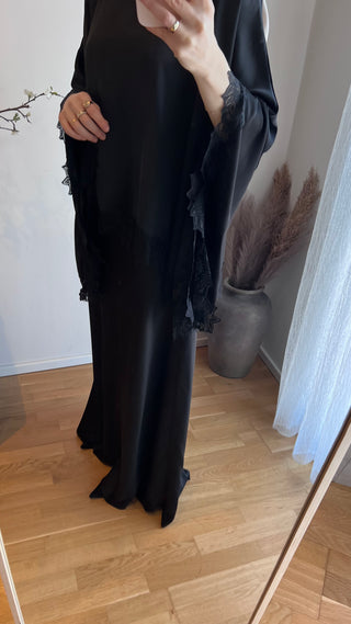 Zweiteiler mit Spitze