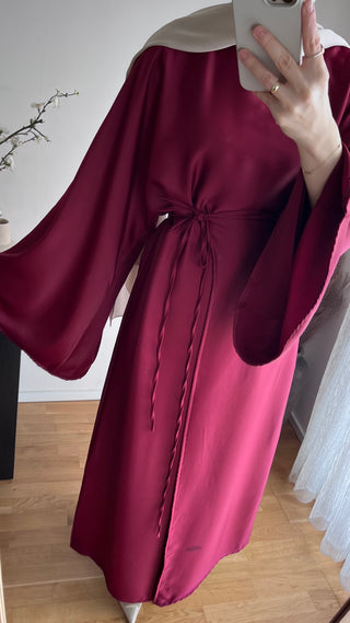 Wickelkleid aus Satin