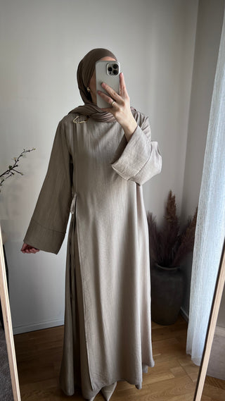 Fließendes Wickelkleid