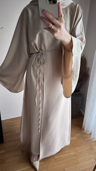 Wickelkleid aus Satin