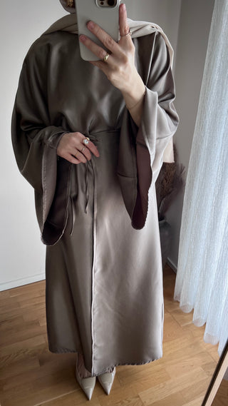Wickelkleid aus Satin