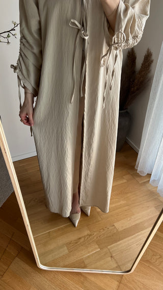 Layer Abaya mit Bindeschleife