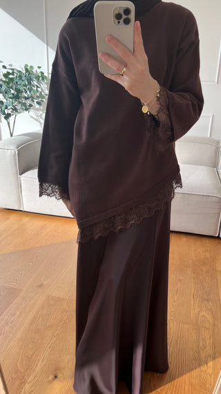 Asymmetrischer Pullover mit Spitze