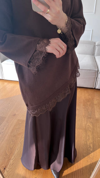 Asymmetrischer Pullover mit Spitze